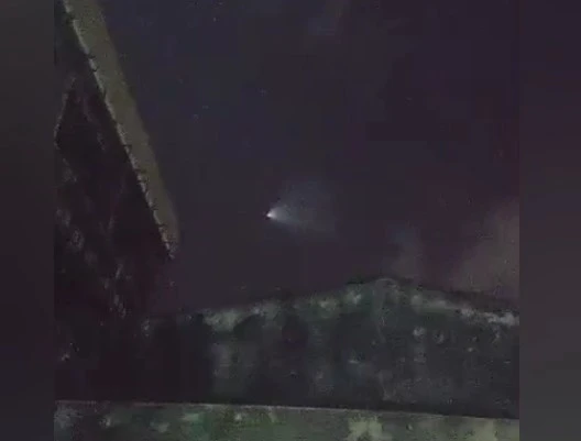 Cameroun : Un OVNI mystérieux enflamme le ciel et affole la population !