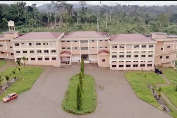 Cameroun : Scandale à l’Université d’Ebolowa – La projection du film sur Biya vire à la polémique