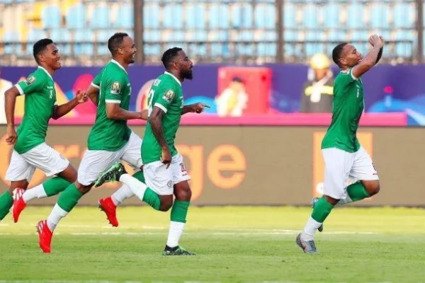 Où et quand se déroulent les tournois de football les plus populaires à Madagascar  