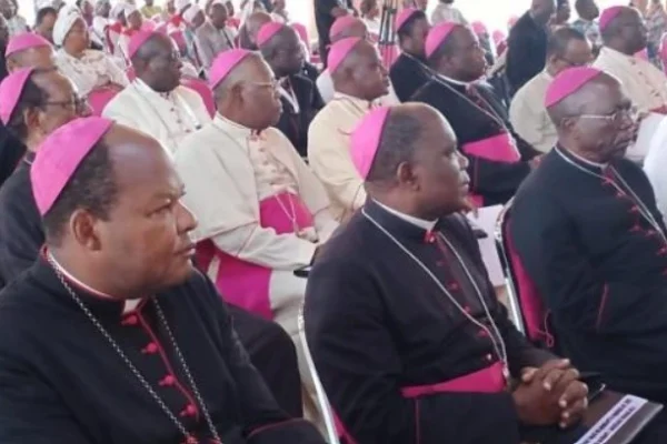 Cameroun : Les évêques abandonnent la présidentielle pour traquer les voleurs