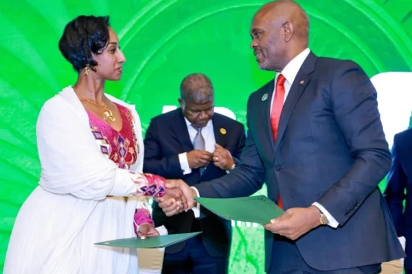 Afrique : UBA frappe fort ► Don historique de 500 000$ pour la paix