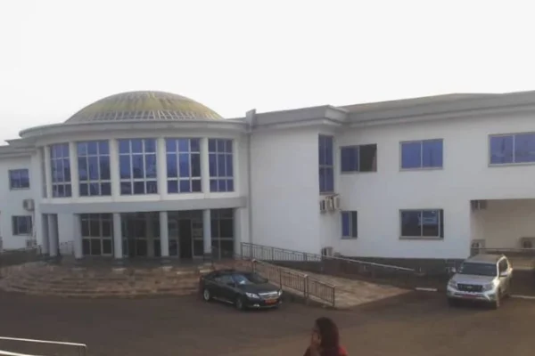 Scandale au Cameroun : 5 mois sans salaires à l’hôpital Biya !