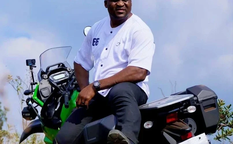 Francis Ngannou motard