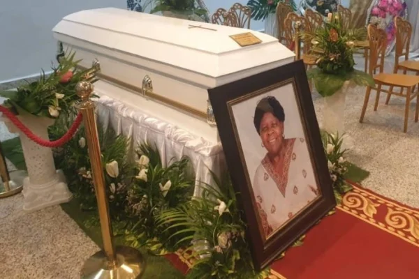 Hommages à une reine Bafoussam : Des fleurs et des pleurs pour Madeleine Mekoundie de Fombemté