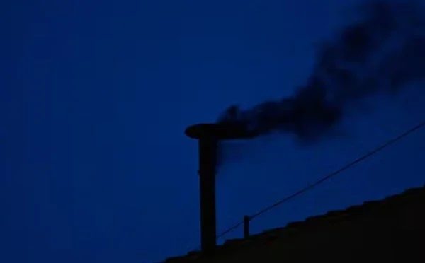 Conclave Vatican 2025 : Fumée noire confirme l’impasse au premier vote