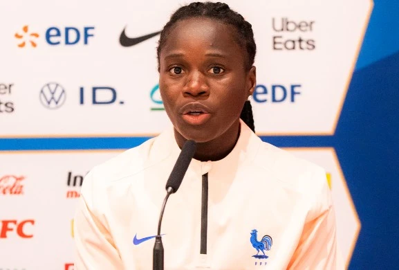 Football : La camerounaise Griedge Mbock désignée capitaine de l’équipe de France !