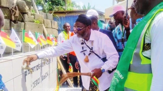 Eau potable à Bonangang