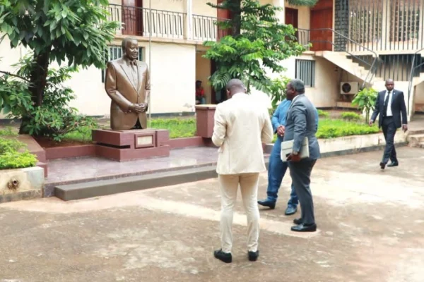 Cameroun: Paul Biya nomme son État-major de guerre d’urgence