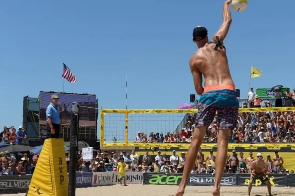 Pourquoi est-il important de lire la direction du vent au beach-volley ?
