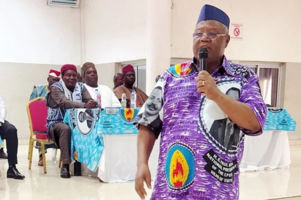 Cameroun – Douala 3e : 2000 employés du Groupe BOCOM derrière Paul Biya