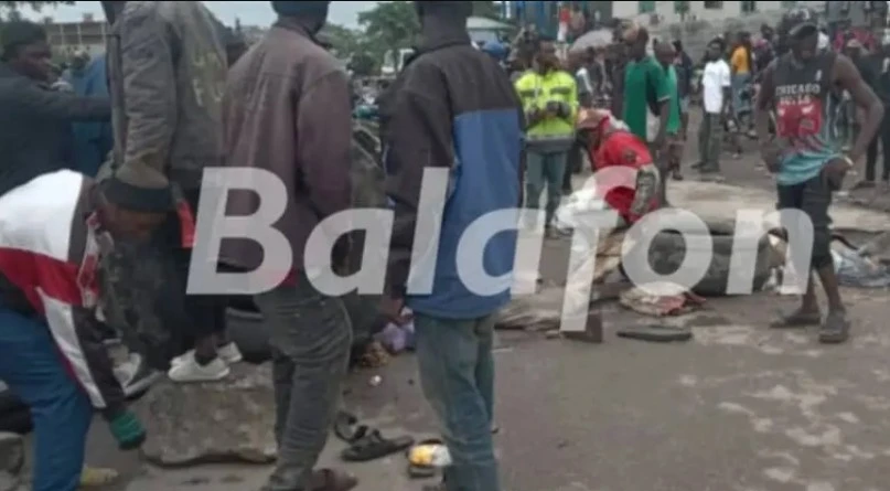Douala 5e – mototaxis en colère devant Elecam, ambiance tendue post-électorale