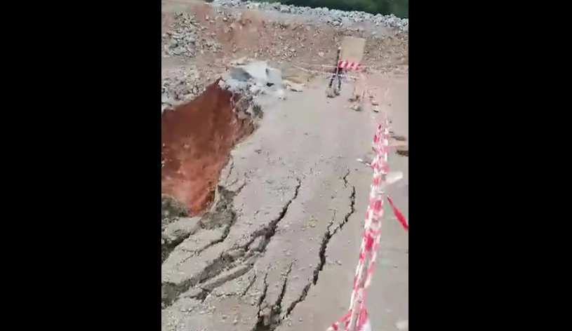 Cameroun – Falaise de Dschang ► colère contre le MINTP Cameroun – Falaise de Dschang ► colère contre le MINTP