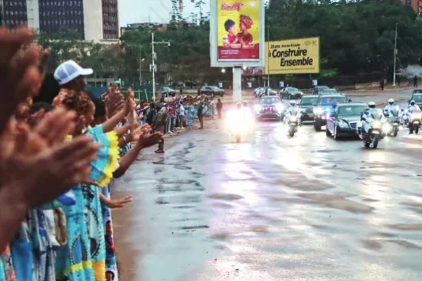 Cameroun : Paul Biya de retour à Yaoundé sous les ovations